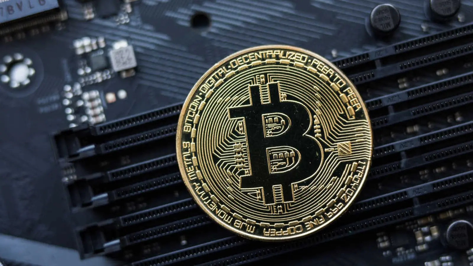 Kodėl Bitcoin lieka apie 84 000 USD, nors ETF traukia